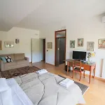 A Casa Di Sara كاستروفيلاري