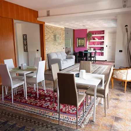 לינה וארוחת בוקר A Casa Di Sara קסטרווילארי